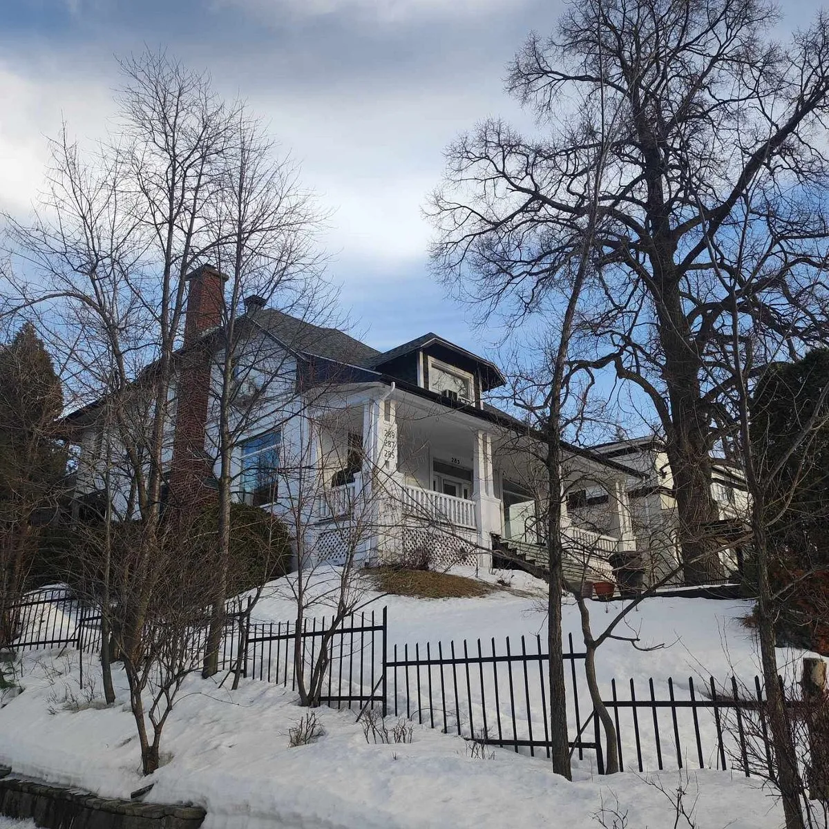 balcon-blanc-auberge (5)