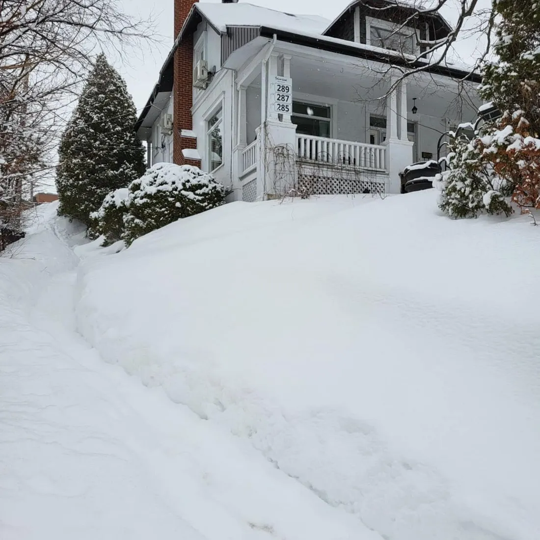 balcon-blanc-auberge (9)